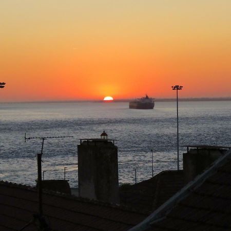 Tejo House River Lisbon Almada Esterno foto