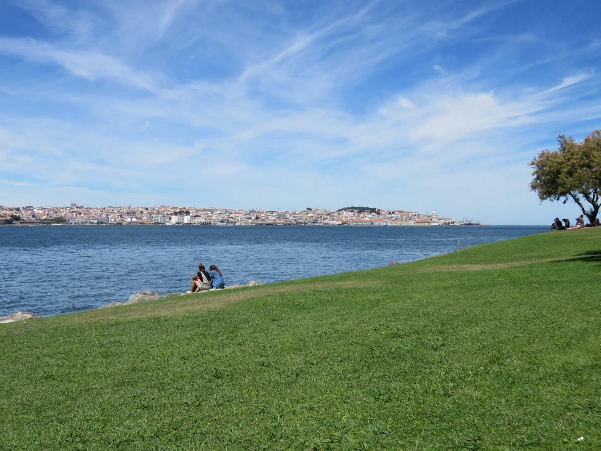 Tejo House River Lisbon Almada Esterno foto