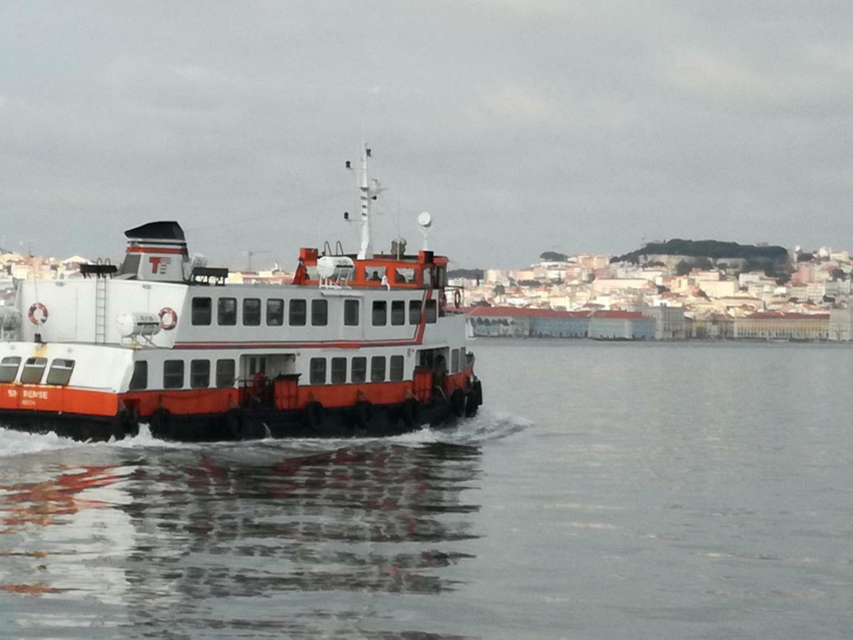 Tejo House River Lisbon Almada Esterno foto